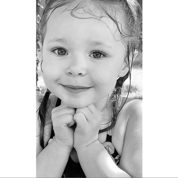 Meet your Posher, Emilee - Picture 2 of 4